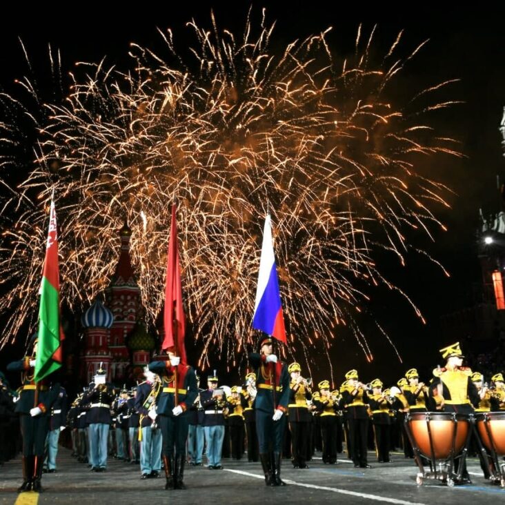 На Красной площади открыли XIV Международный фестиваль "Спасская башня"