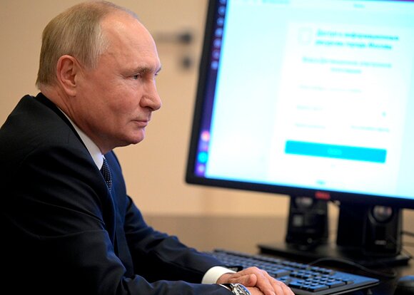 Владимир Путин призвал региональные власти оказывать помощь всем специалистам, участвующим в проведении переписи населения