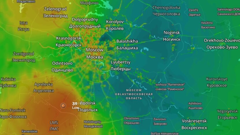 На фоне безветренной антициклональной погоды в Москве сохраняется приемлемым качество воздуха