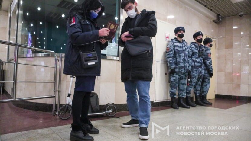 "Организатор перевозок" назвал пять станций столичного метро, где больше всего нарушений масочного режима