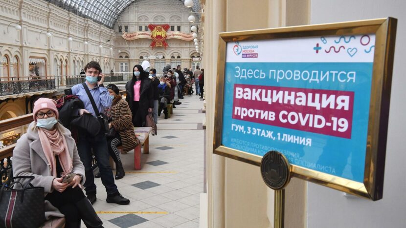 Четверть всех прививок от COVID-19 москвичи сделали в выездных пунктах