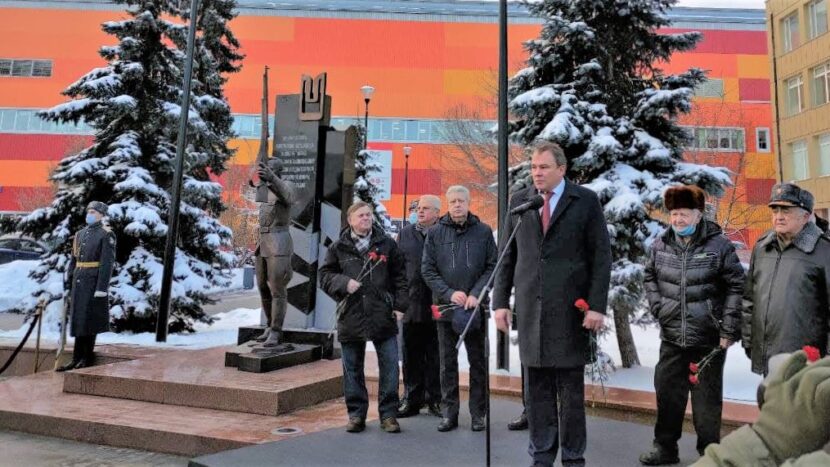 На юго-востоке Москвы открыли памятник воинам - работникам автозавода "Москвич"