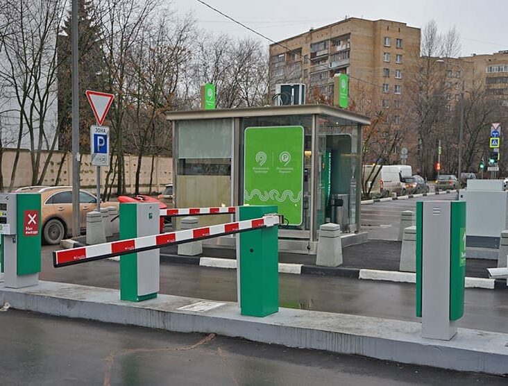 Новая перехватывающая парковка открылась у станции метро "Южная"