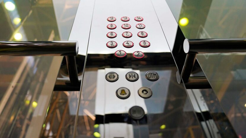 Более 280 лифтов заменят в ВАО в 2022 году