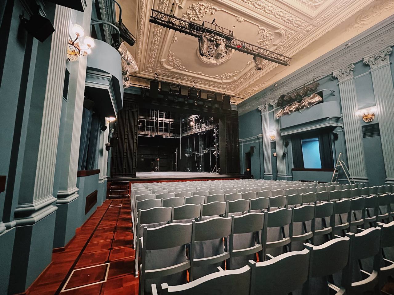 драматический театр на литейном зал