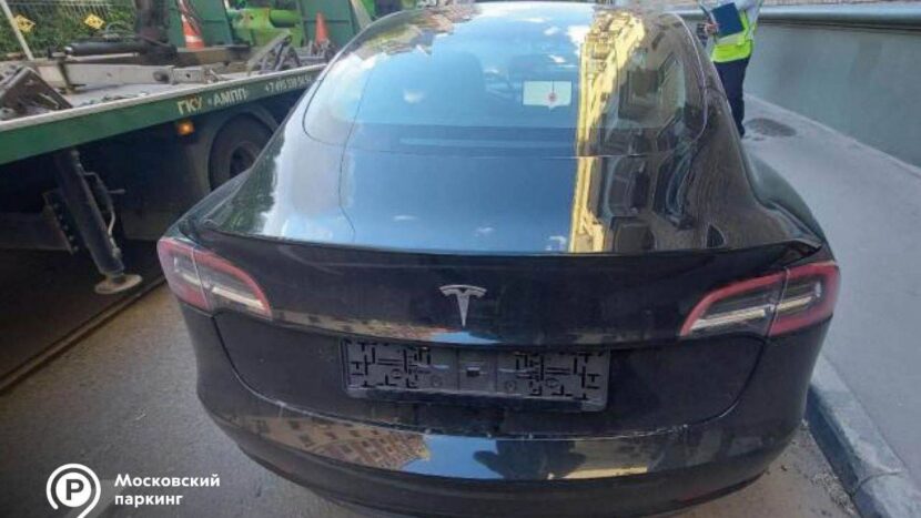 Tesla возглавила рейтинг эвакуированных элитных авто без номеров в Москве