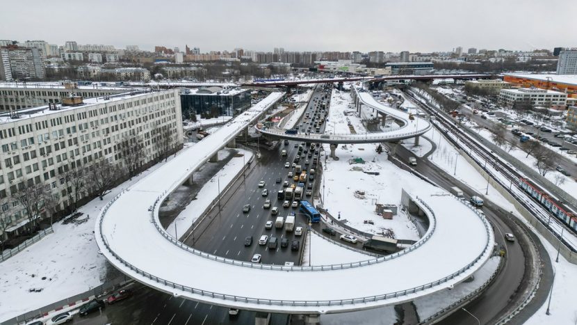 Автомобильный мост через реку Битцу на юге Москвы готов на треть