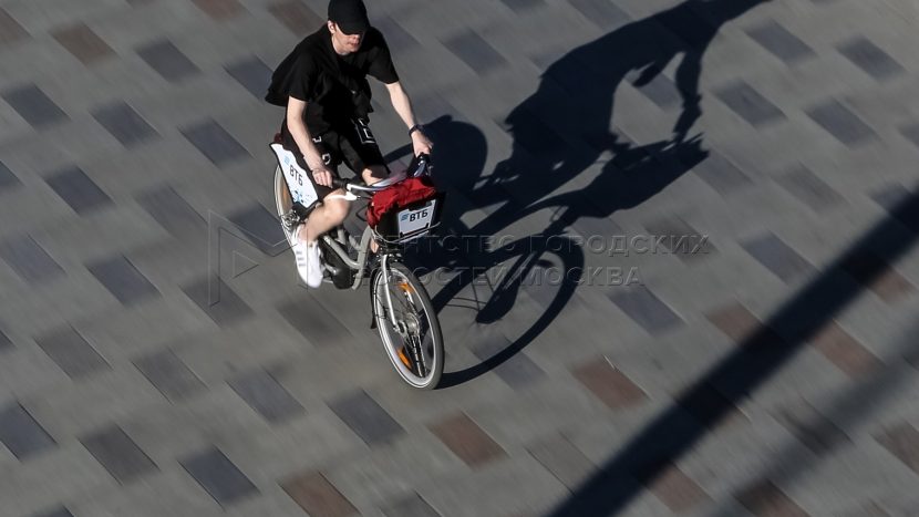 Три тысячи велопарковок нового типа установят в Москве в этом году