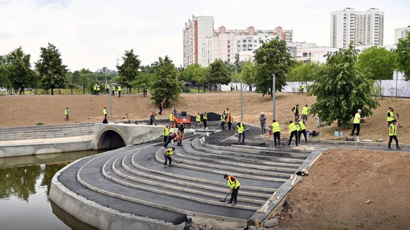 В Москве продолжается благоустройство Марьинских прудов