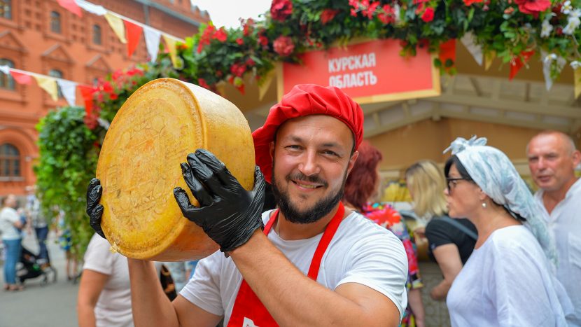 Более 1,6 млн человек посетили площадки фестиваля "Вкусы России"