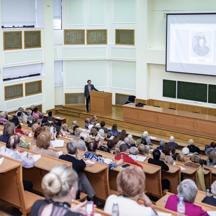 Занятия в университетах проходят для участников проекта "Московское долголетие"