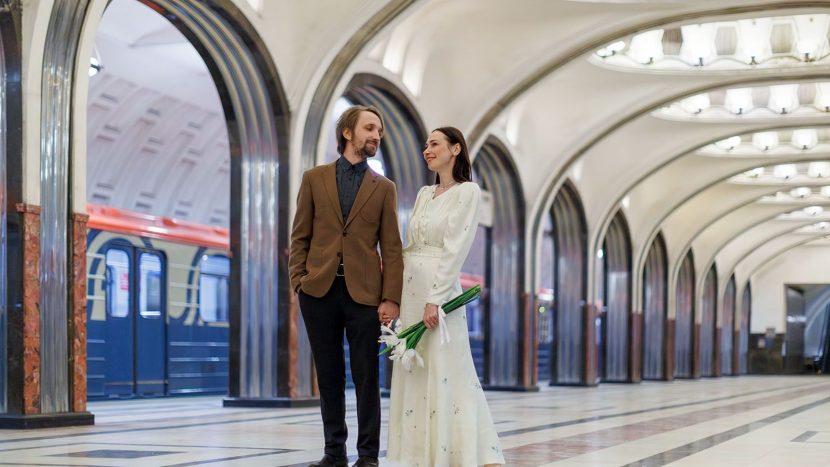 Первые в этом году свадьбы прошли в московском метро