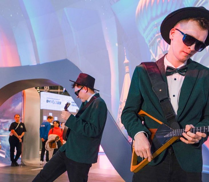 Песни на жестовом языке и популярные отечественные хиты исполнят участники проекта "Музыка в метро" на выставке "Россия"