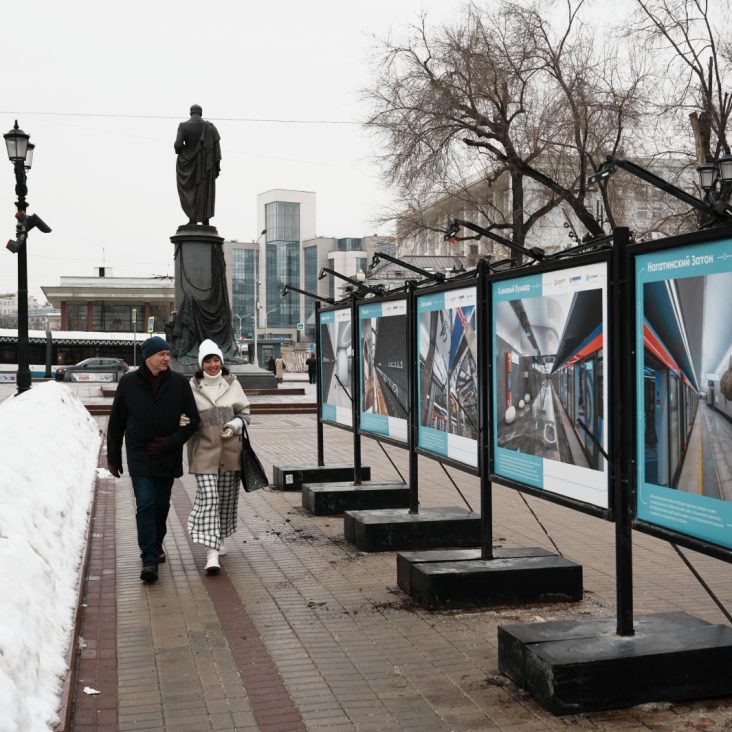 Фотовыставка к годовщине полного запуска БКЛ метро открылась на Чистопрудном бульваре