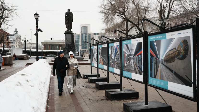 Фотовыставка к годовщине полного запуска БКЛ метро открылась на Чистопрудном бульваре