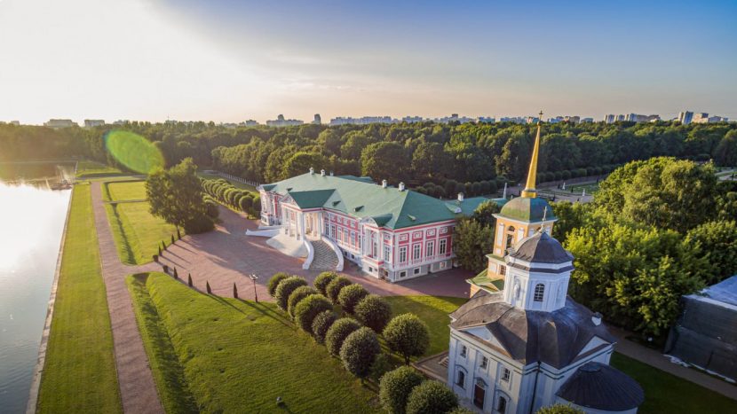 В Москве находится около 8,5 тысячи исторических памятников