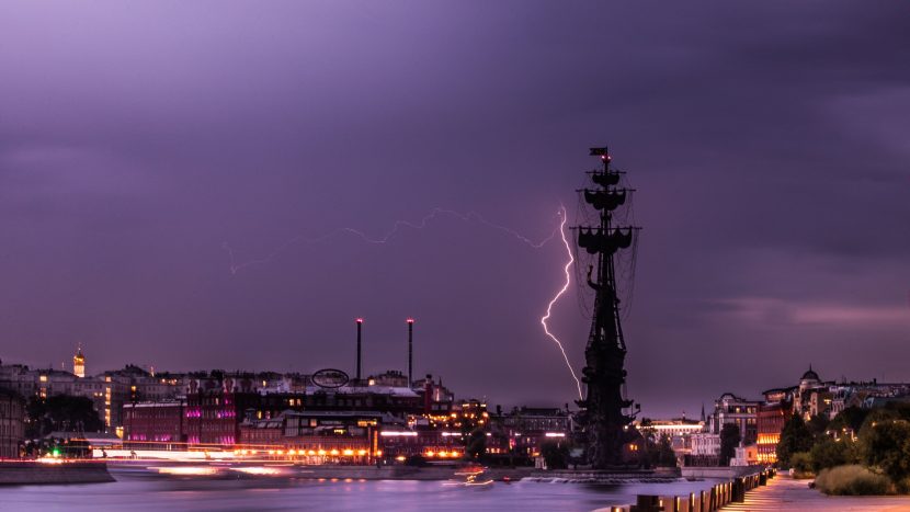 Москвичей предупредили о вероятности возникновения шаровых молний