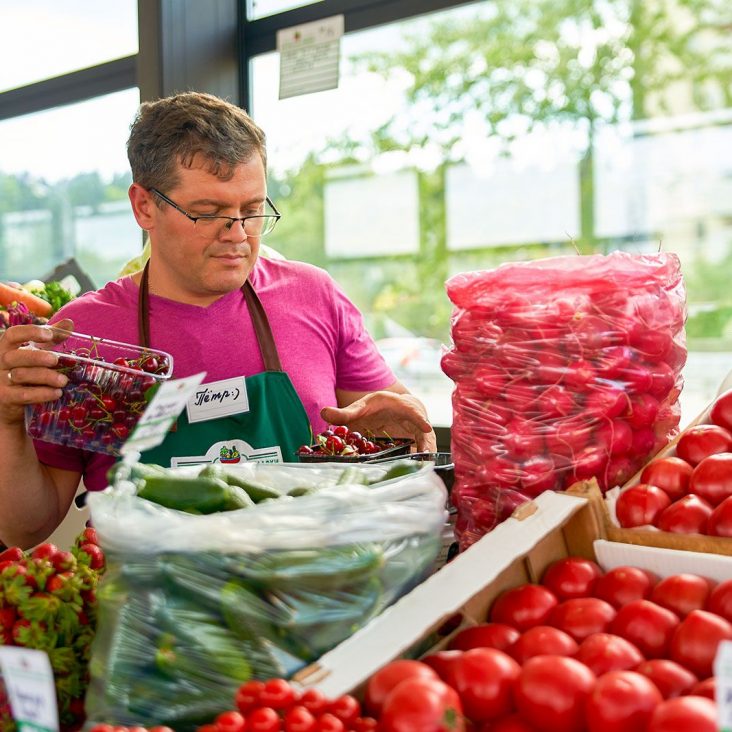 Овощи, фрукты, ягоды: какие сезонные продукты предпочитают москвичи летом