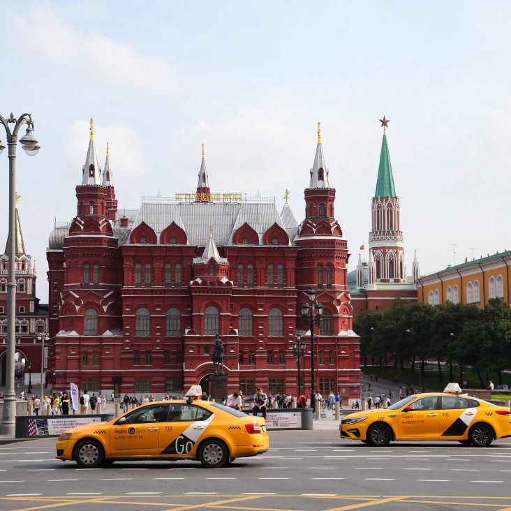 Московские таксисты зарабатывают в среднем более 150 тысяч рублей