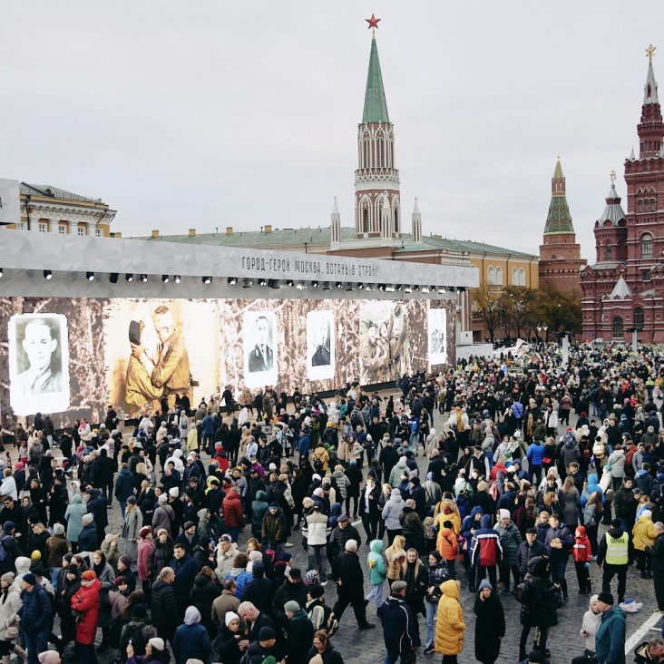 Исторические инсталляции и спектакли представили в музее под открытым небом на Красной площади