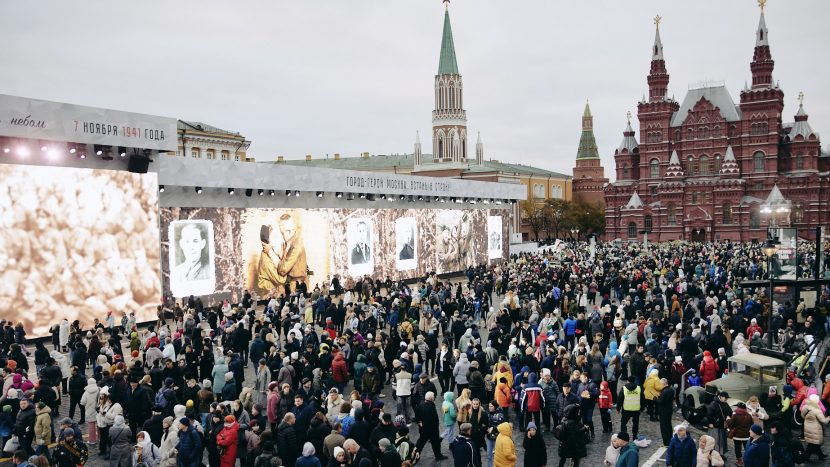 Исторические инсталляции и спектакли представили в музее под открытым небом на Красной площади