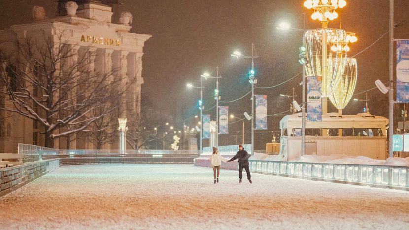 Первый ночной сеанс на катке ВДНХ пройдет с 25 на 26 января