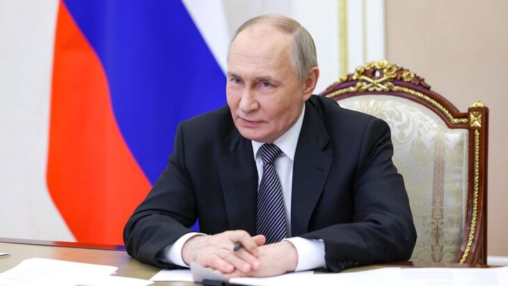 Путин поручил создать в Москве патриотический театр