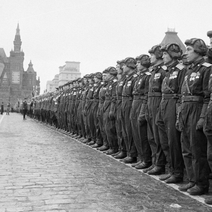 Онлайн-выставка к годовщине Парада Победы на Красной площади заработала в Главархиве Москвы