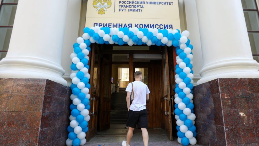 Приемная кампания началась в российских вузах и колледжах