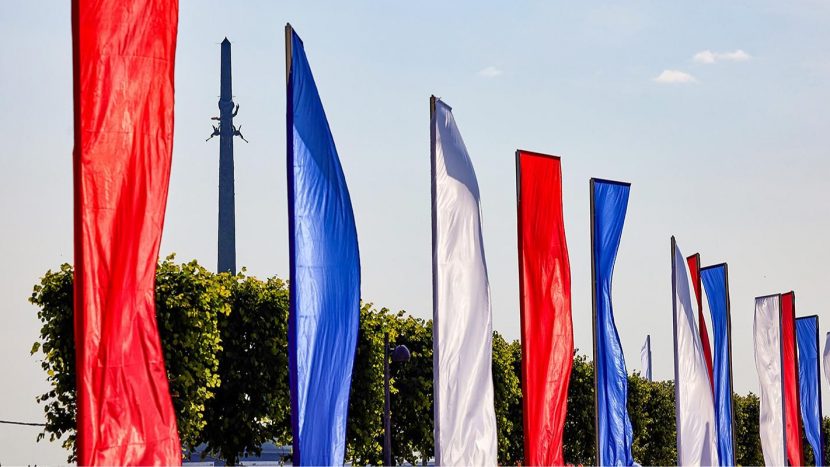 Москву празднично украсили ко Дню России