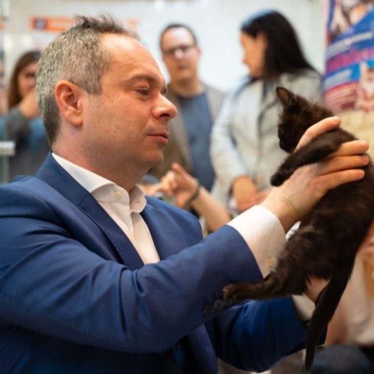 Театр кошек Куклачева принял трех котов из зоны СВО