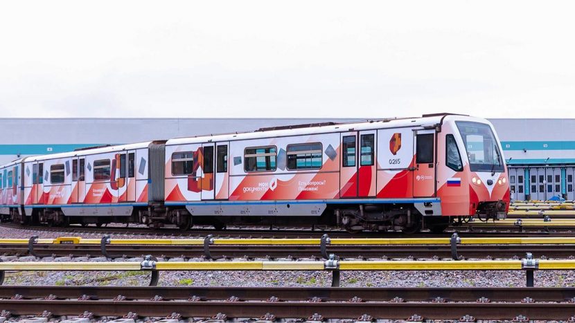 Тематический поезд в честь 14-летия МФЦ запустили в столичном метро