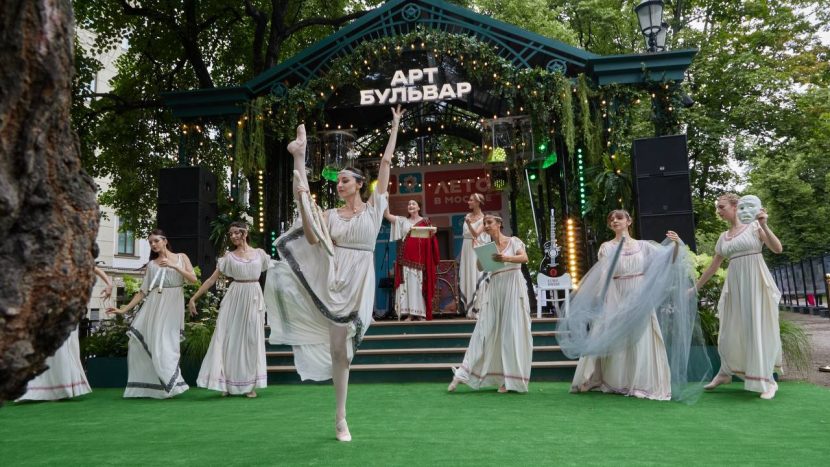 Физкульт-привет: День физкультурника на фестивале "Арт-бульвар"