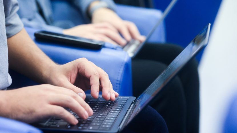 Курс по соцсетям для старшего поколения появился в Москве