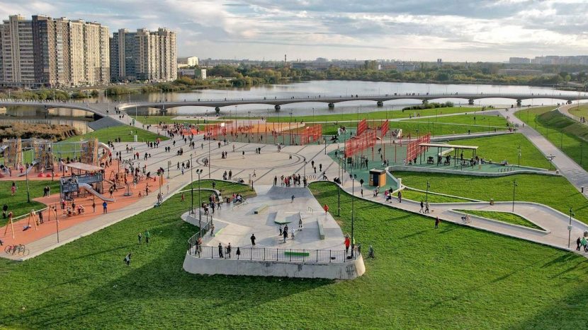 Новый пешеходный мост через Черное озеро связал Москву и Люберцы