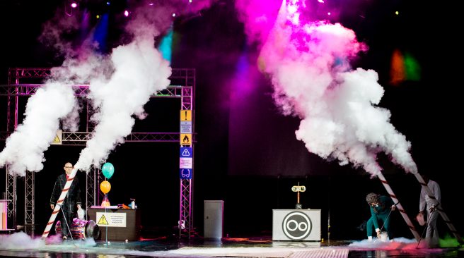 Научное шоу "Гиперэксперименты" — бестселлер фестиваля WOW! HOW? — вернётся на сцену в Москве 5 октября