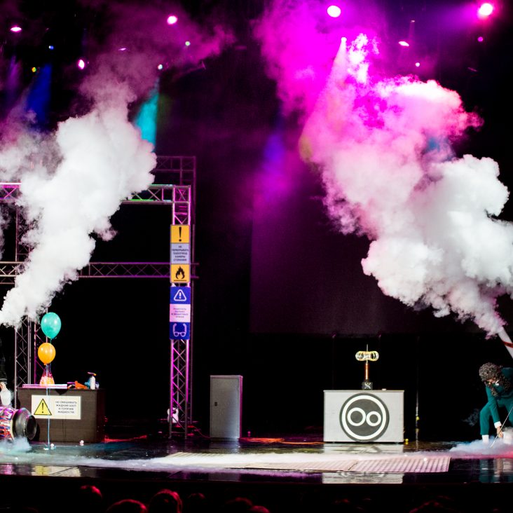 Научное шоу "Гиперэксперименты" — бестселлер фестиваля WOW! HOW? — вернётся на сцену в Москве 5 октября