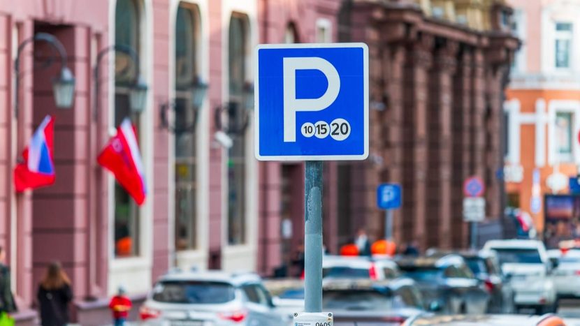 Парковаться на улицах Москвы 3 и 4 ноября можно будет бесплатно