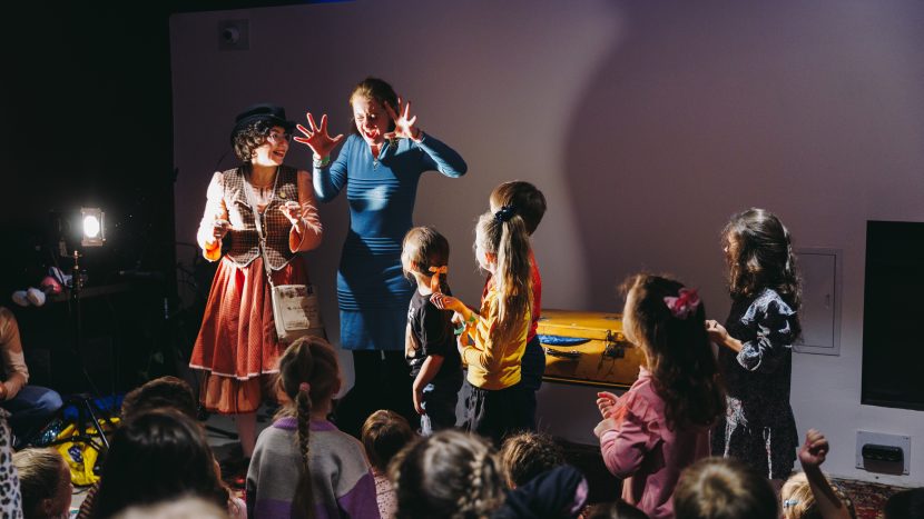 Спектакли, научные шоу и эксперименты: семейные мероприятия в честь Дня народного единства пройдут в Москве