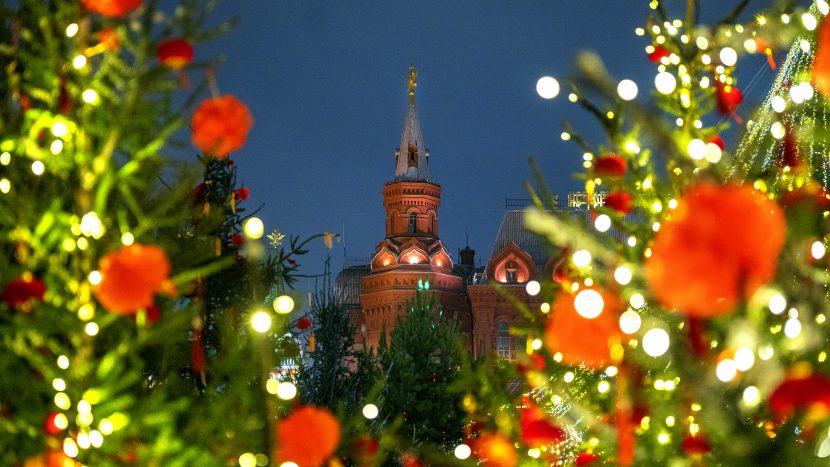 Москву начали украшать к Новому году