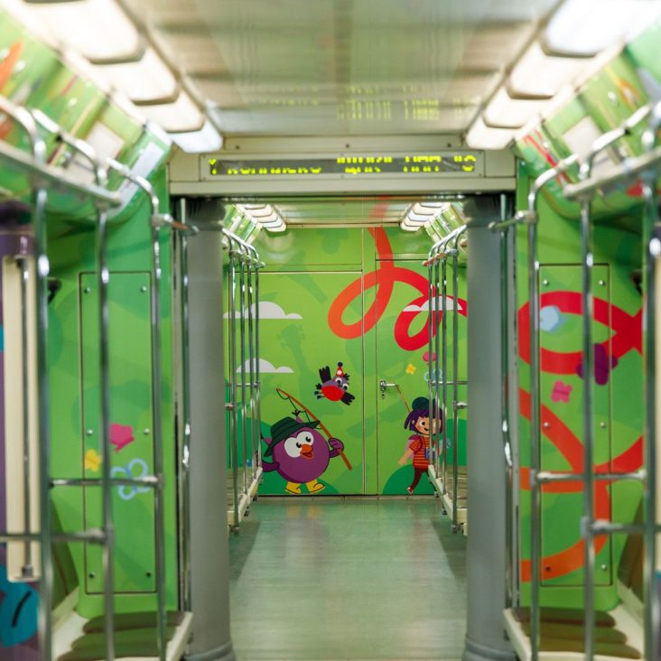 Встречайте любимых героев: поезд с мультяшными персонажами запустили в метро