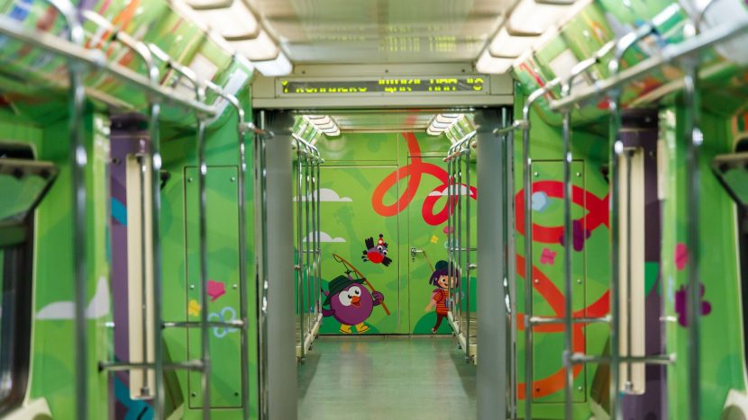 Встречайте любимых героев: поезд с мультяшными персонажами запустили в метро
