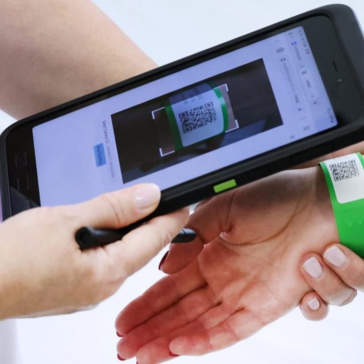 Во всех московских больницах ввели идентификацию пациентов по QR-коду