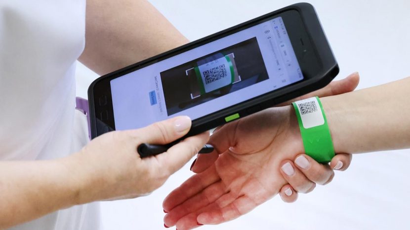 Во всех московских больницах ввели идентификацию пациентов по QR-коду