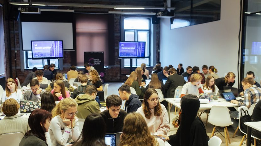 Программы стажировок и ярмарка вакансий: что ждет молодежь на московском форуме "Город. Карьера. Бизнес"