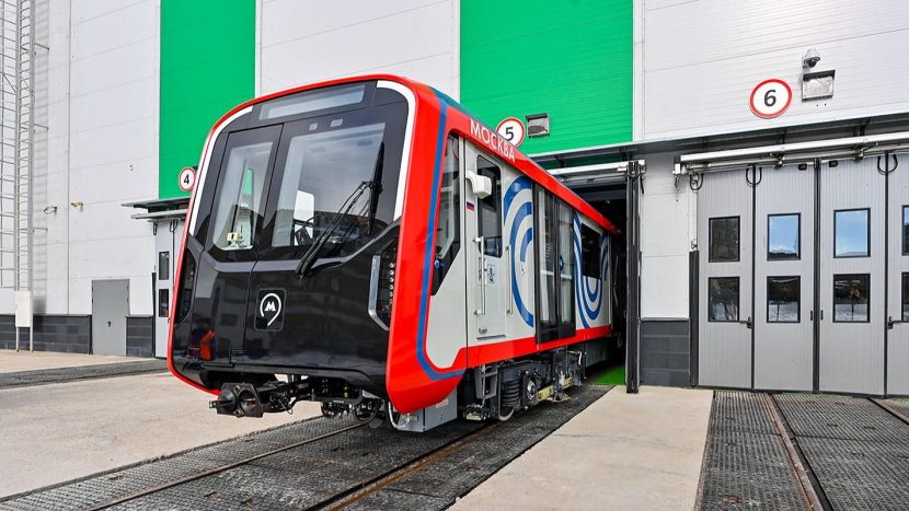 На "зеленой" ветке метро появится еще больше современных составов