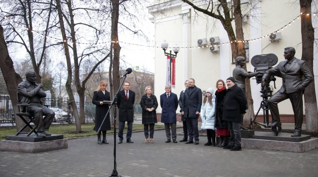 Памятник создателям фильма "Семнадцать мгновений весны" появился в Москве