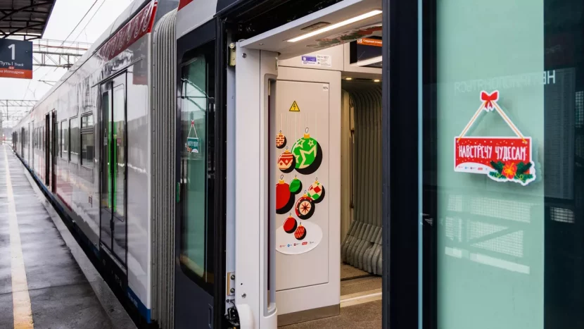 Вокзалы и станции Московской железной дороги украсили к Новому году