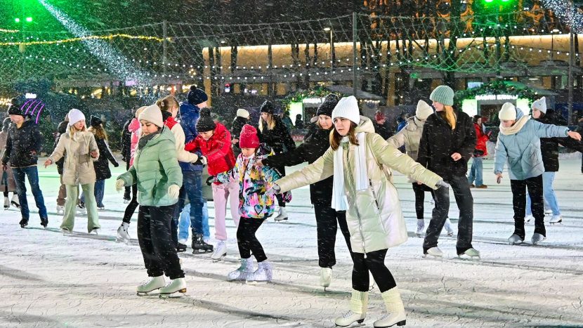 Известные фигуристы проведут занятия для горожан