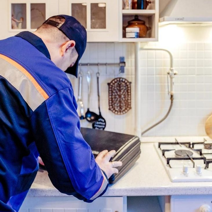 Москвичей перед праздниками предупредили о лжекоммунальщиках